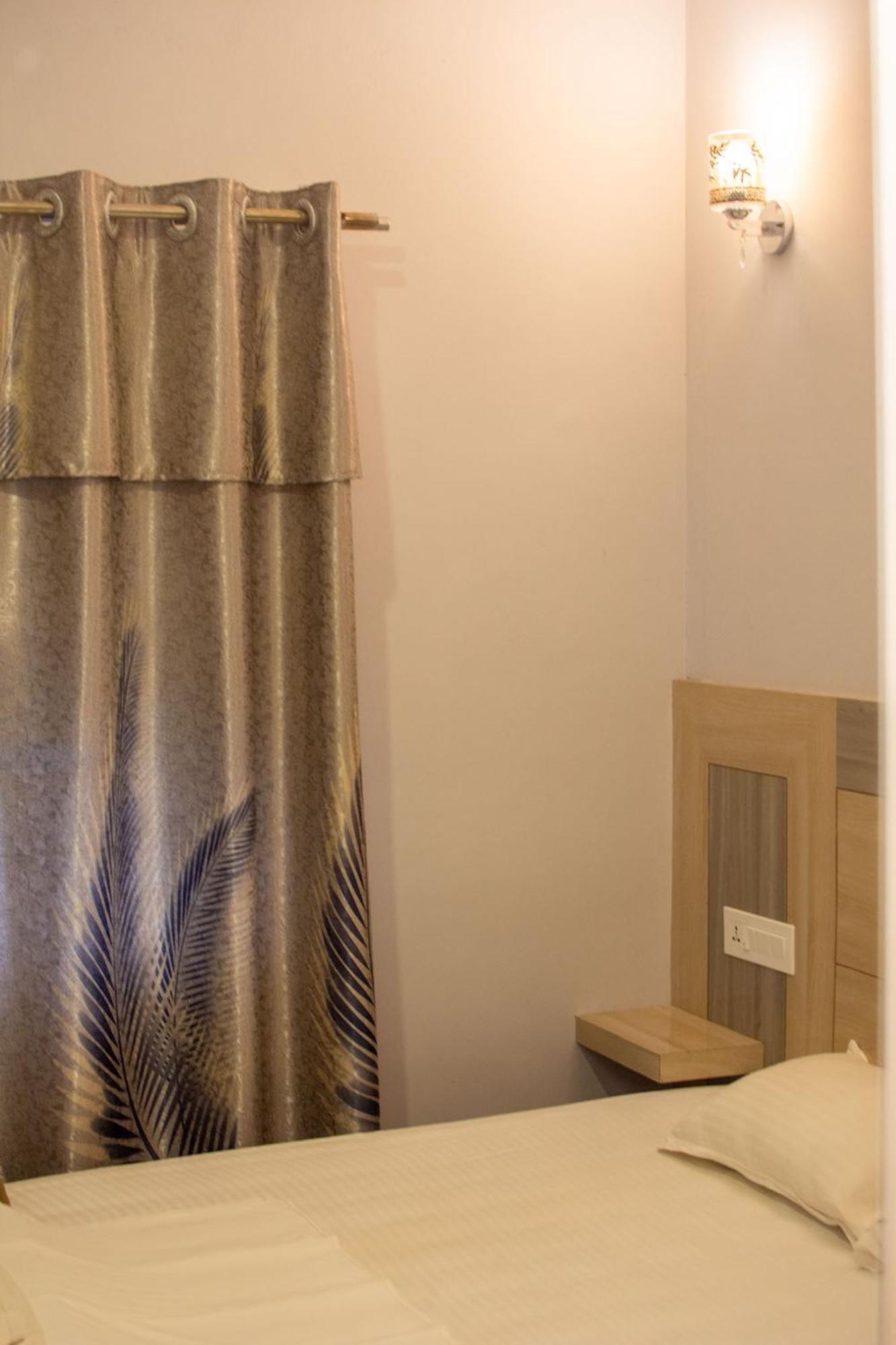 Galaxy Guest House Bhairāhawā الغرفة الصورة